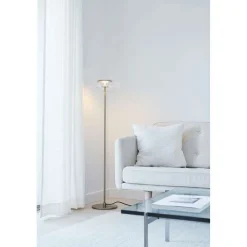 Nuura LED-gulvlampe Blossi, højde 120 cm, guldfarvet/klar