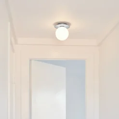 Nuura Liila 1 Medium væglampe IP44, sølv/hvid, varmhvid