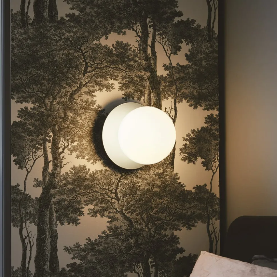 Nuura Liila 1 Medium væglampe IP44, sølv/hvid, varmhvid