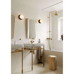 Nuura væglampe Liila 1, IP44, Ø 16,5 cm, bronze/opal