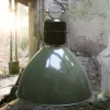 Olivengrøn Frisk pendellampe i industridesign