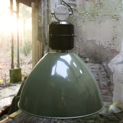 Olivengrøn Frisk pendellampe i industridesign