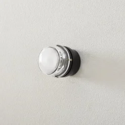 Oluce Fresnel væglampe m. glaslinse IP44 sort