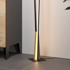 Panagria LED-gulvlampe, sort med trædetaljer