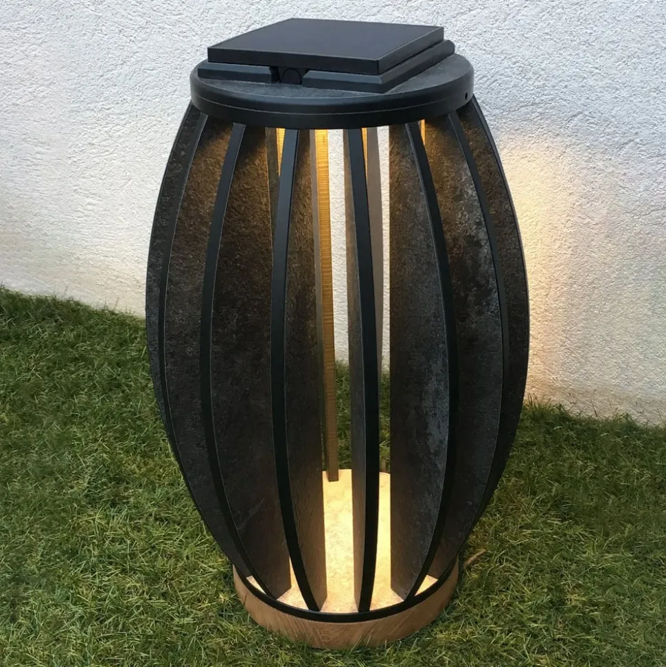 Pastek LED-solcellelampe af teaktræ med sensor