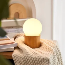 Pauleen Woody Shine bordlampe, træfod, glaskugle