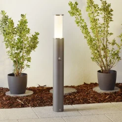 Perfekt Elvio pullertlampe med sensor
