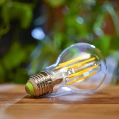 Philips E27 LED-pære A60 7,3 W 1535lm 2.700 K klar