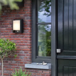 Philips udendørs LED-væglampe Arbour Sensor 1 lyskilde. 2.700 K