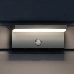 Philips udendørs LED-væglampe Bustan Sensor 2.700 K