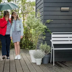 Philips udendørs LED-væglampe Bustan Sensor 2.700 K