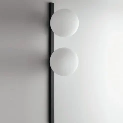 Pluto væglampe, 2 lyskilder, sort/hvid, afbryder