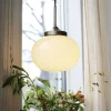 PR Home Hængelampe Elsy, messingfarvet, glas creme, stik
