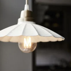 PR Home Hængelampe Ester, offwhite, Ø 24 cm, jern stik