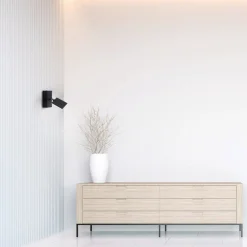 PURE Mira LED-væglampe med fjernbetjening CCT sort