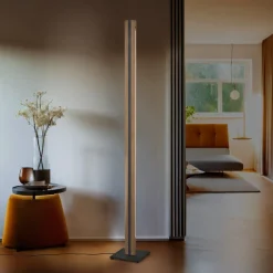Quitani Elis LED-gulvlampe, eg/sort