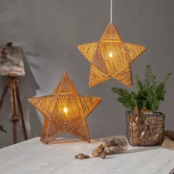 Rappe dekostjerne af papirsnører, stående