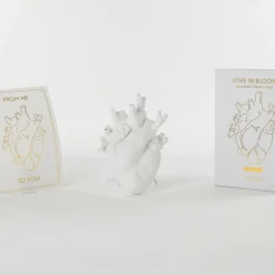 SELETTI Love in Bloom-vase, hvid, hjerteformet, porcelæn
