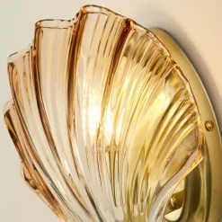 Shell væglampe, ravfarvet, skalform, glas, IP44