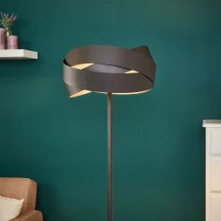 Slående designet standerlampe Tornado
