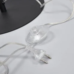 Slående designet standerlampe Tornado