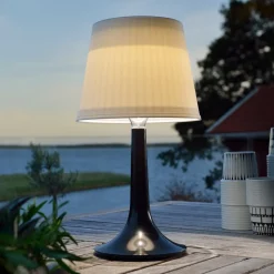 Soldreven LED bordlampe Assisi Sitra, i sort