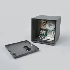 Tanea - LED loftlampe i terningform, IP54