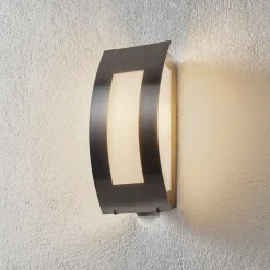 Udendørs væglampe firkantet i stål med sensor
