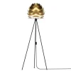 UMAGE Aluvia mini gulvlampe messing trefod sort