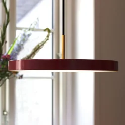 UMAGE Asteria medium LED-hængelampe, messing, rød