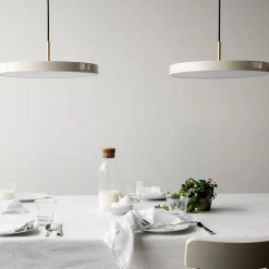 UMAGE LED-hængelampe Asteria Medium perlemor/messing Ø 43 cm