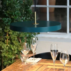 UMAGE LED-hængelampe Asteria Medium, grøn/messing, Ø 43 cm