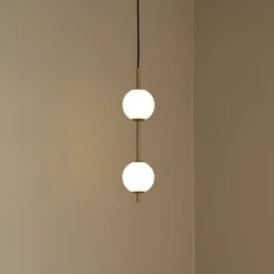 UMAGE LED-hængelampe Audrey, messingfarvet, 2 lyskilder Ø 12 cm