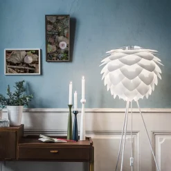 UMAGE Silvia medium gulvlampe, tre ben, hvid