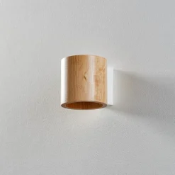 Væglampe Ara som cylinder i træ