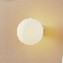Væglampe Dione, vægbeslag hvid