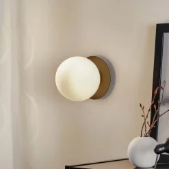 Væglampe Minerva K1 med sort metalramme
