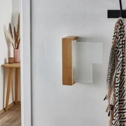 Væglampe Shifted 1, glas og lyst træ