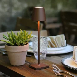 Zafferano LED-batteridrevet bordlampe Poldina micro, rustbrun, IP65