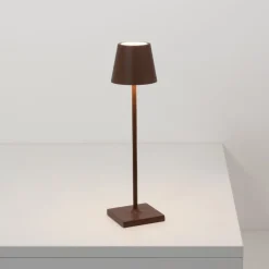 Zafferano LED-batteridrevet bordlampe Poldina micro, rustbrun, IP65